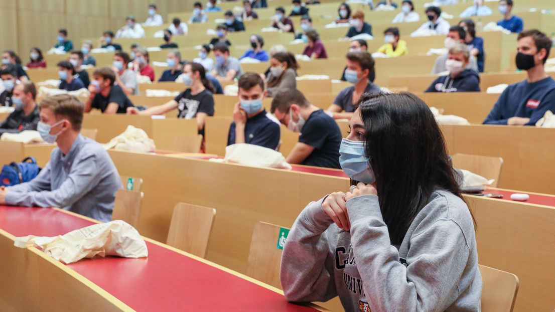 There is a strong link between the emotional quality of a student-teacher relationship and the student's satisfaction with the class. © Alain Herzog 2021 EPFL