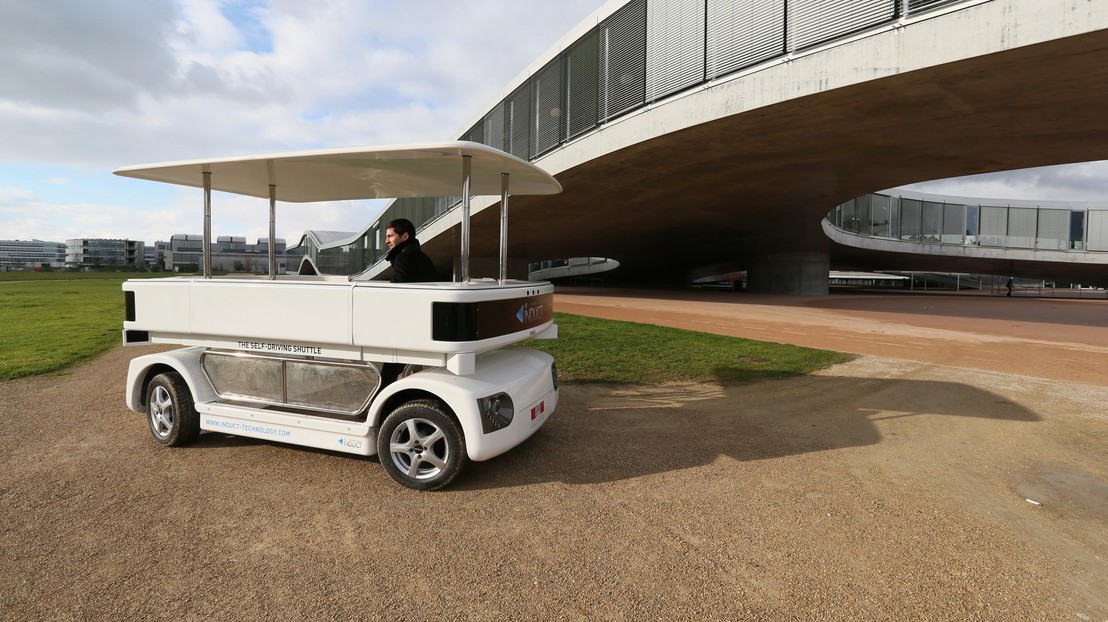 First drive under the waves of the Rolex Learning Center. © Alain Herzog  / EPFL 2012