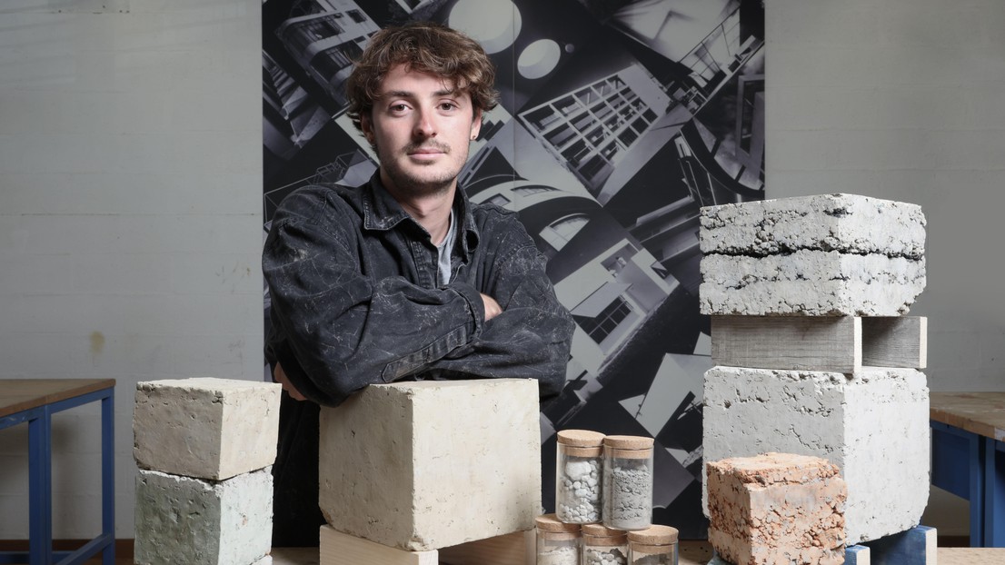 Morris made his own earth bricks as part of his Master's project. © Alain Herzog / 2022 EPFL