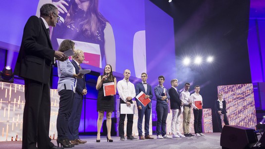 Les lauréat des prix de section (meilleures moyennes).2022 EPFL/Unknown- CC-BY-SA 4.0