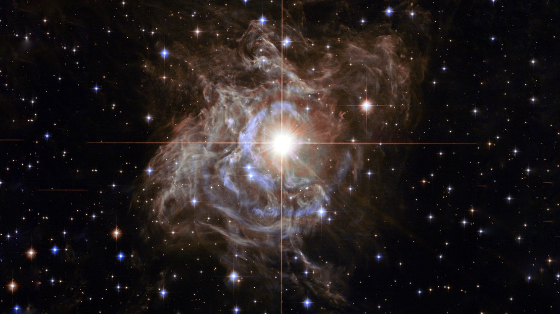 This Hubble image shows RS Puppis, a type of variable star known as a Cepheid variable. ©Hubble Legacy Archive, NASA, ESA.