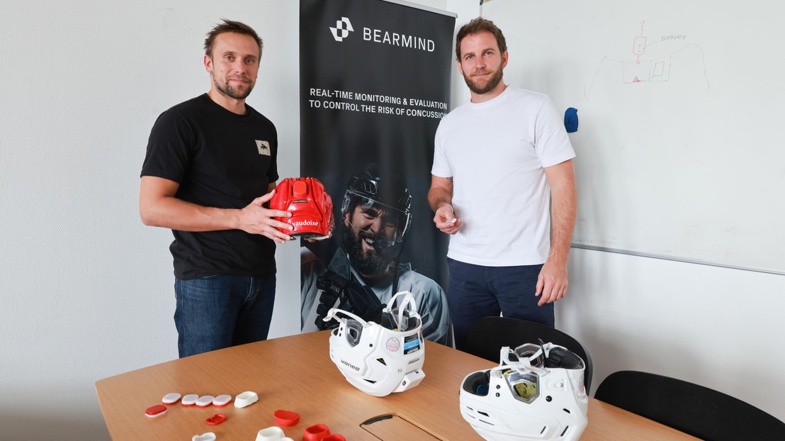 Tom Bertrand and Mathieu Falbriard, cofounder of Bearmind, with their smart helmet . 2023 EPFL/Alain Herzog - CC-BY-SA 4.0