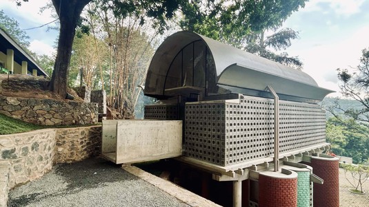 Les nouvelles toilettes du lycée public de Kandy. © RAW (Robust Architecture Workshop)