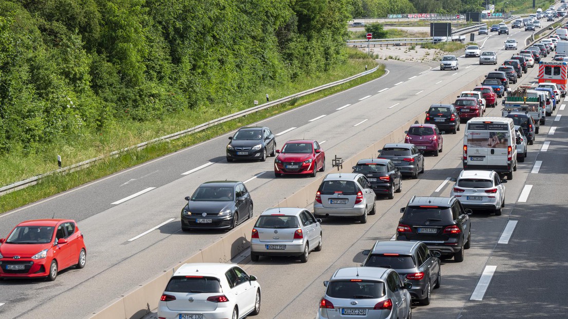 Rush-hour traffic congestion.©Istock/Ollo