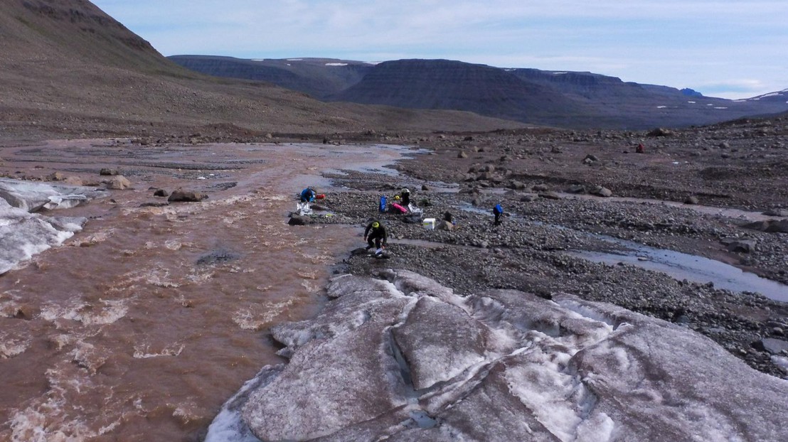 Glacier-fed streams could well become greener in the future. © 2022 EPFL/Mike Styllas - CC-BY-SA 4.0