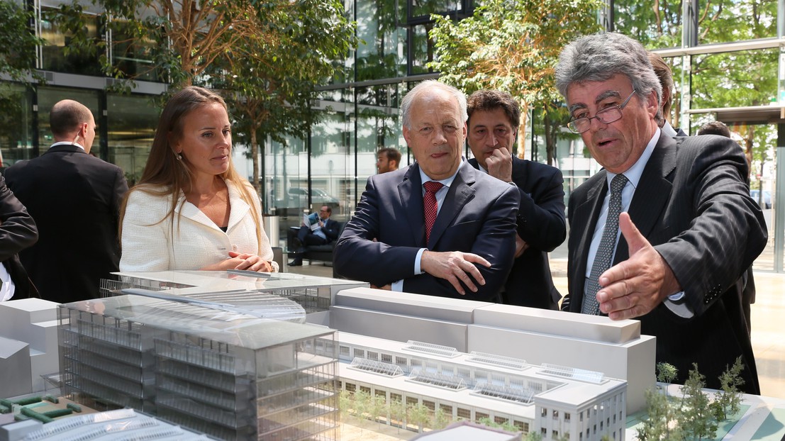 The opening of Campus Biotech was made in the presence, among others, of Dona Bertarelli, Johann Schneider-Ammann and Patrick Aebischer. © Alain Herzog / EPFL 2015