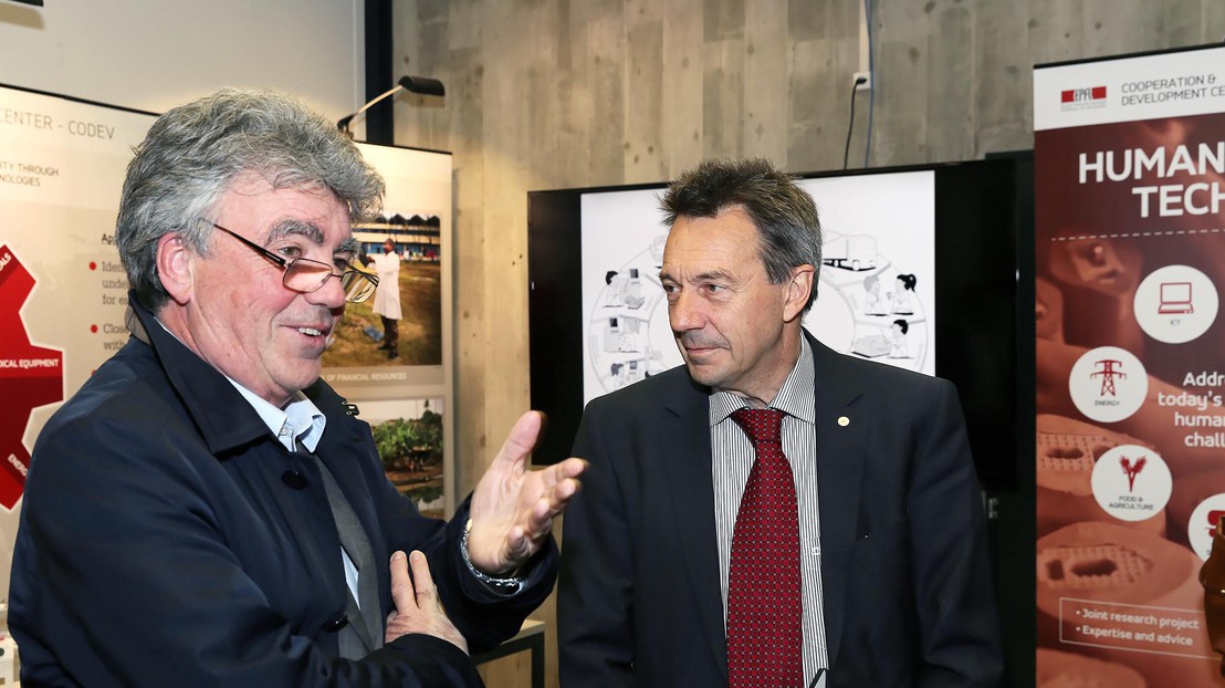 Patrick Aebischer (left) welcomes Peter Maurer, president of the ICRC, on the EPFL camups. © Alain Herzog / EPFL Patrick Aebischer (left) welcomes Peter Maurer, president of the ICRC, on the EPFL camups. © Alain Herzog / EPFL