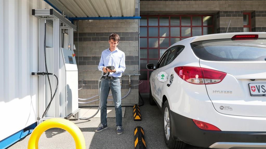 Tank with hydrogen is now possible in Martigny © 2016 Alain Herzog Tank with hydrogen is now possible in Martigny © 2016 Alain Herzog