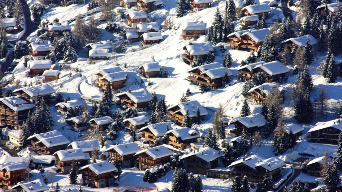 An isolated chalet in the mountains is a dream for nature lovers. However, this dream is responsible for most of the problems that winter resorts face today. © www.myslopes.com An isolated chalet in the mountains is a dream for nature lovers. However, this dream is responsible for most of the problems that winter resorts face today. © www.myslopes.com