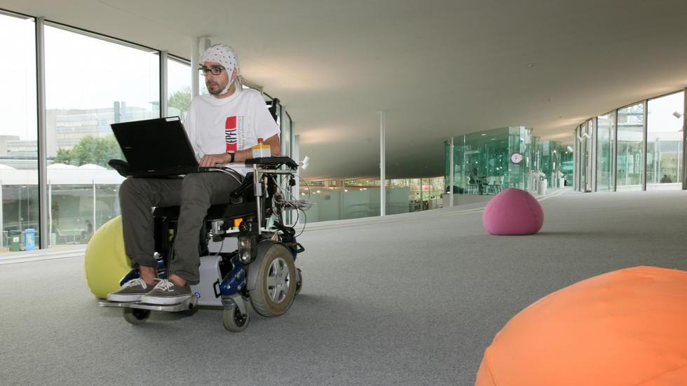 Brain Machine Interface in action at the Rolex Learning Center