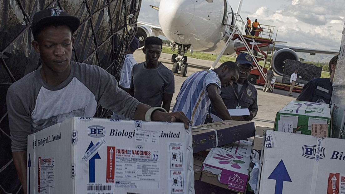 The World Health Organization delivered a million cholera vaccines to Haiti on 26 October 2016. © UN Photo/Logan Abassi The World Health Organization delivered a million cholera vaccines to Haiti on 26 October 2016. © UN Photo/Logan Abassi