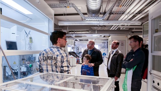 In the laboratories, scientists explained their research. © Alain Herzog / EPFL
