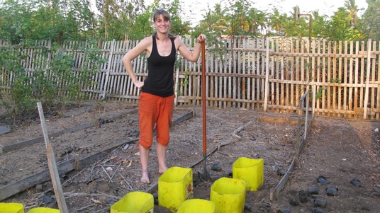 Justine Gay-des-Combes preparing pots for controlled experiments at Morondava. © JGD