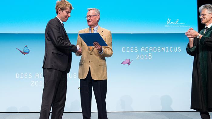 Florian Jaton receiving his prize © 2018 UNIL