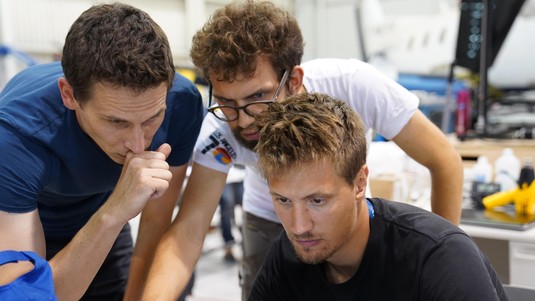 © 2018 Alban Kakulya