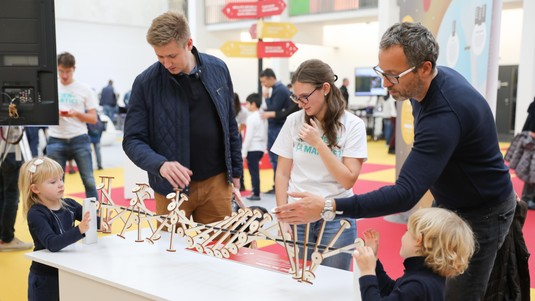 Learning by experimenting? Fascinating. ©Murielle Gerber/EPFL