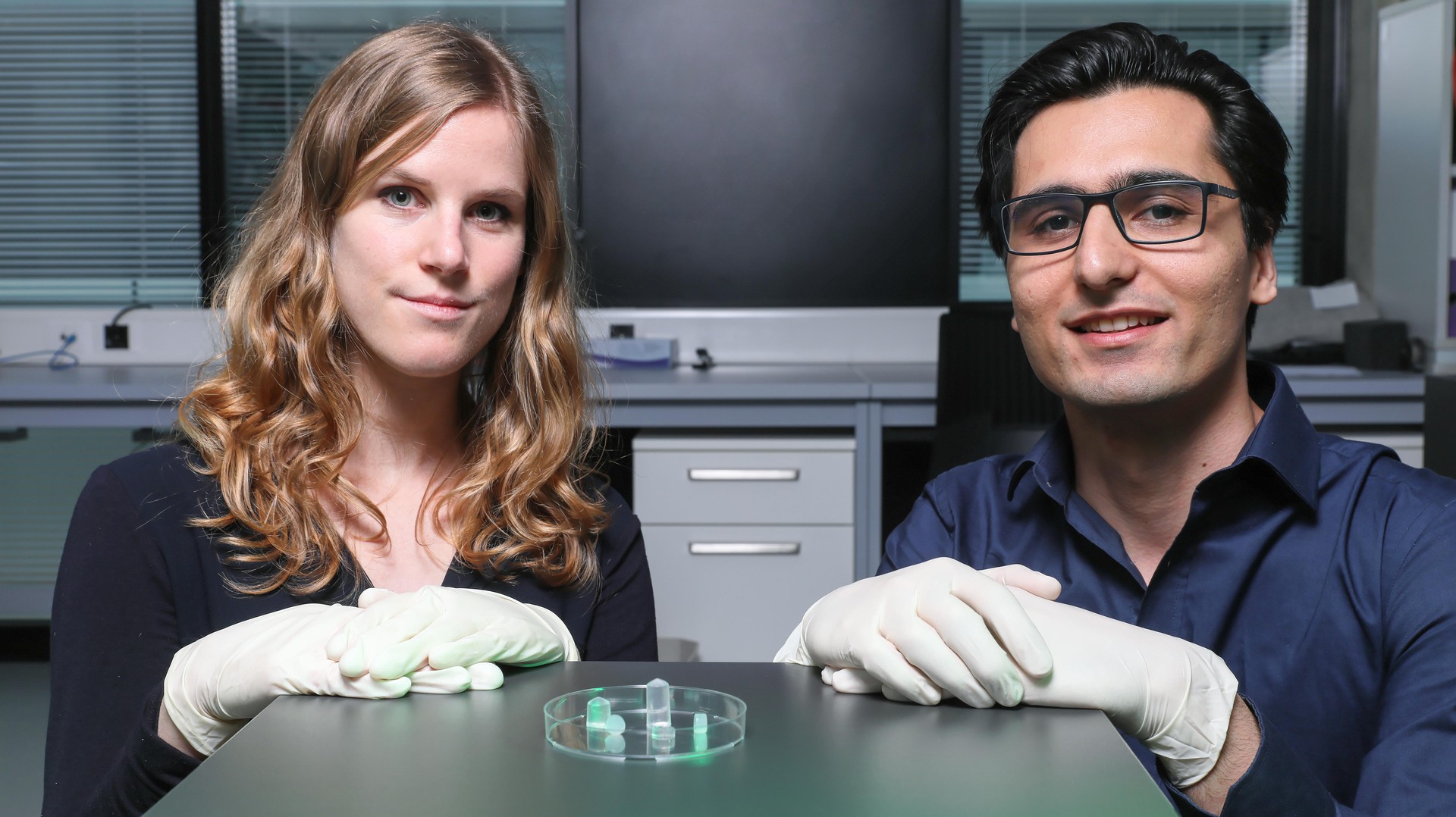 Samira Wyss and Peyman Karami, two co-authors of the study© Alain Herzog / 2018 EPFL