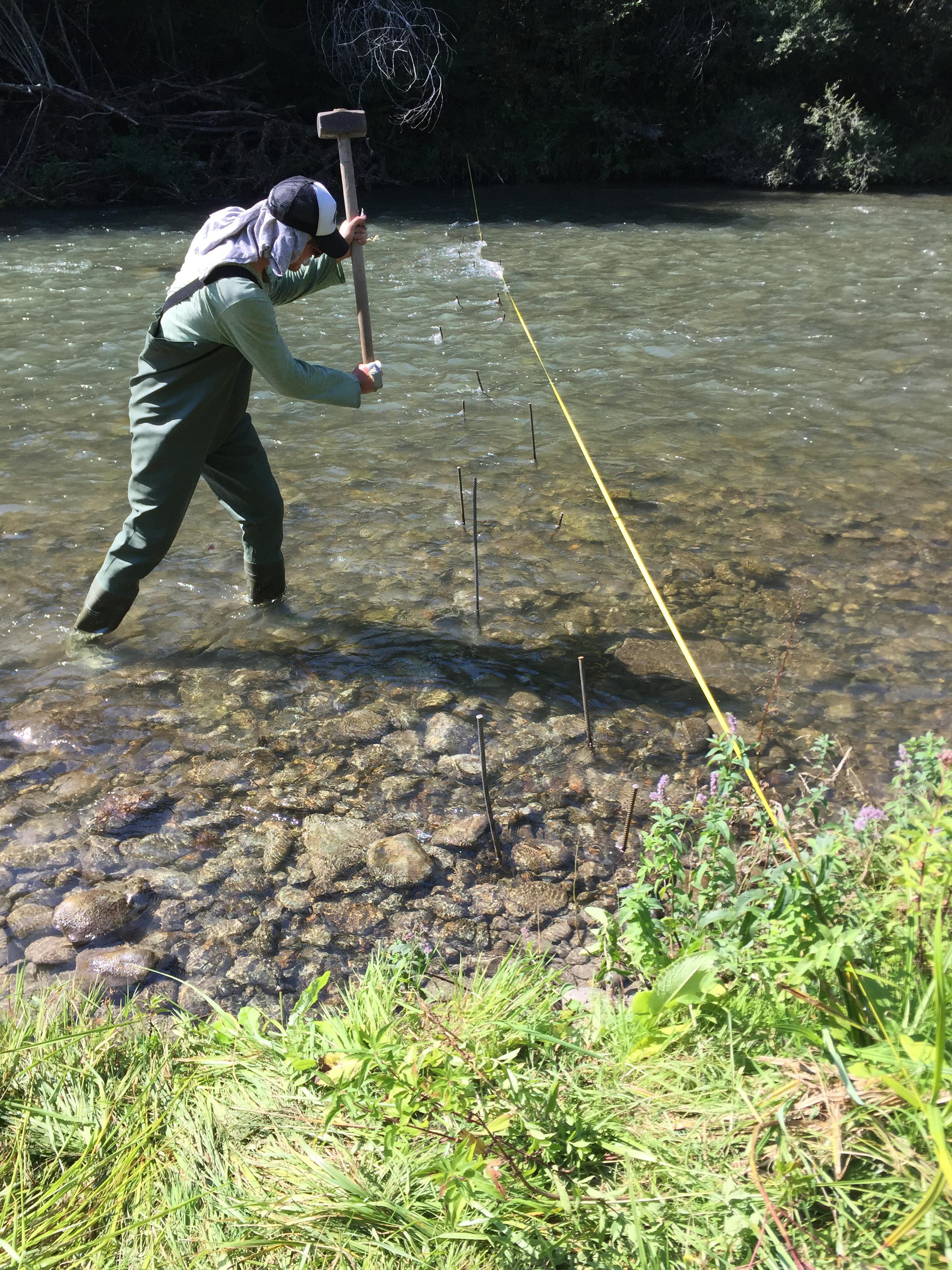 Severin Stähly working in the Sarine river. © LCH/EPFL