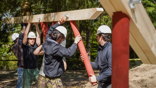 The students building the Pavilion at the Zoo. © EAST/Jeckelmann/EPFL