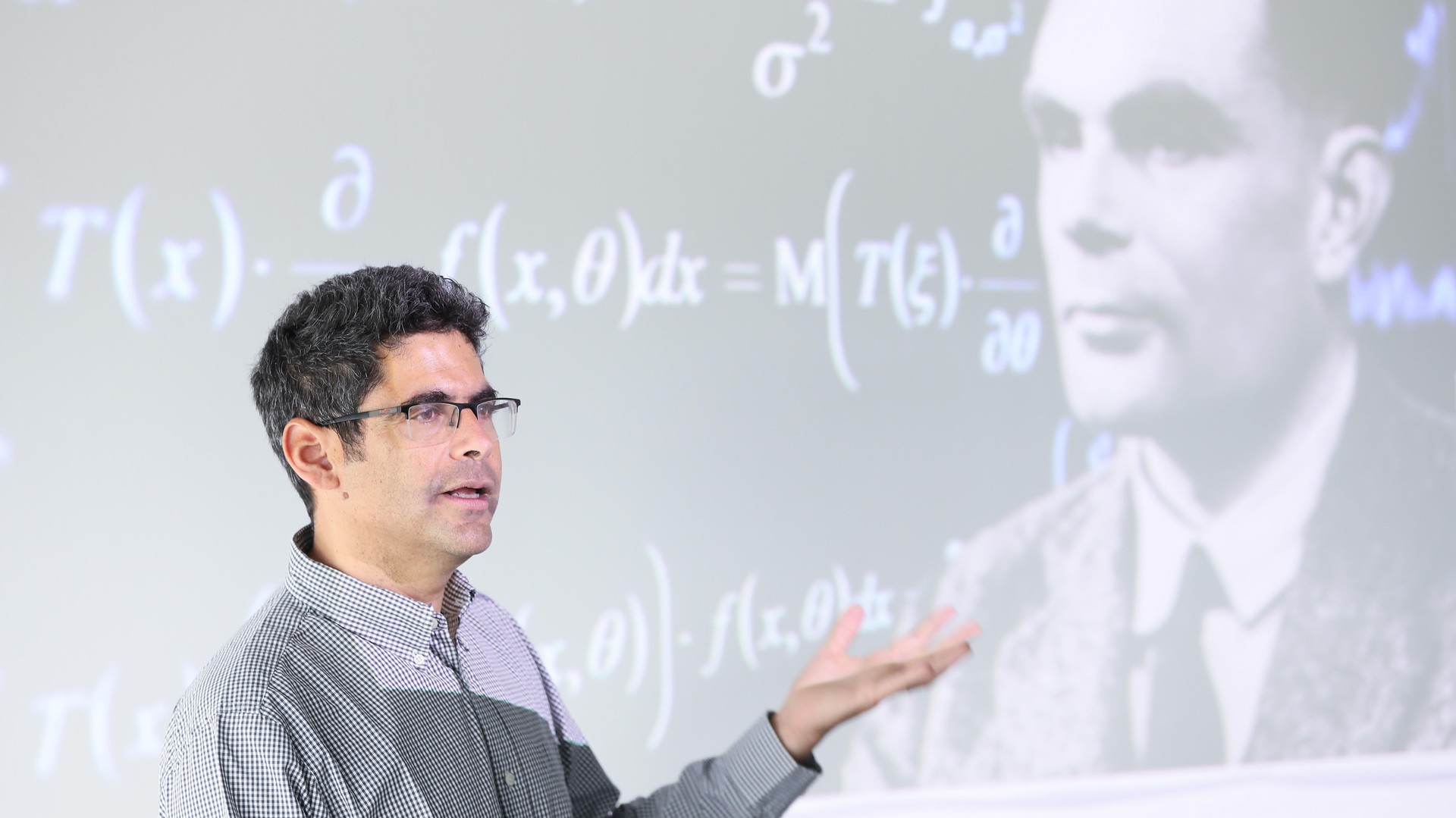 IC Professor Rachid Guerraoui talks about the history of algorithms. © 2019 Alain Herzog