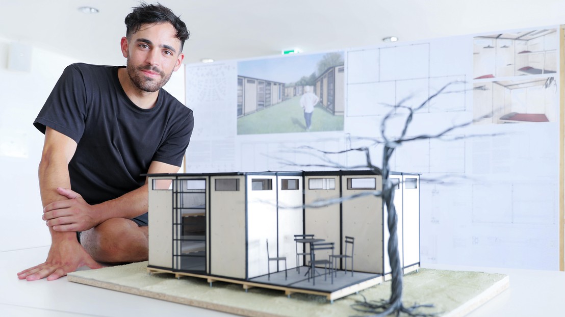 Charles Jenny next to his model of temporary housing. © Alain Herzog / EPFL