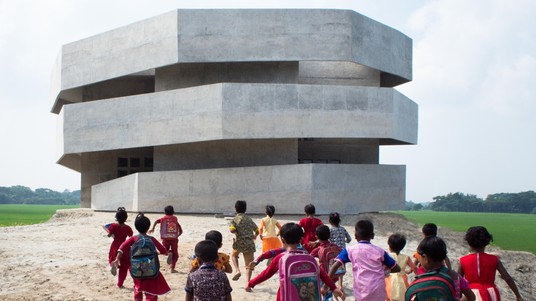 Un abri anti-cyclone dans la baie de Bengal Kuakata. © Kashef Chowdhury